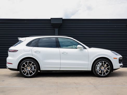 Certified 2022 Porsche Cayenne Turbo image 8