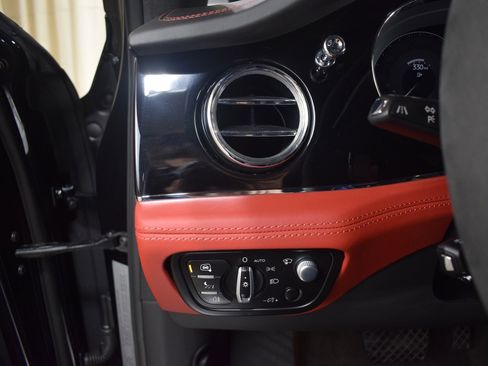 Certified 2022 Bentley Bentayga image 30