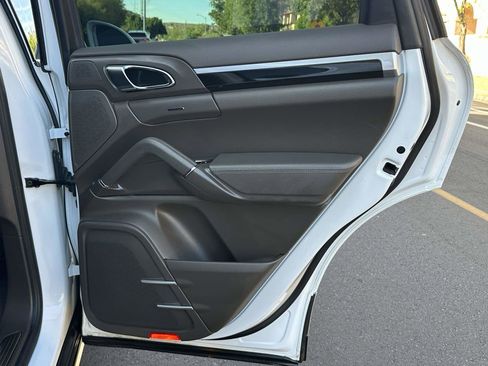 Used 2016 Porsche Cayenne AWD/4WD image 44