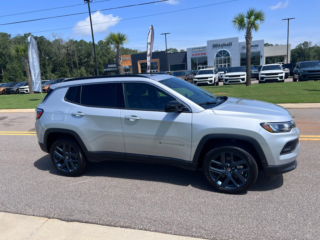 New 2026 Jeep Compass Latitude AWD/4WD image 4