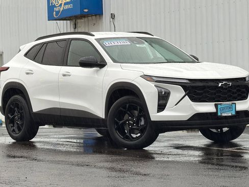 New 2026 Chevrolet Trax LT w/ Midnight Edition image 2