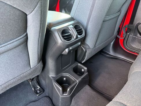 Used 2025 Jeep Wrangler Unlimited Sport AWD/4WD image 22