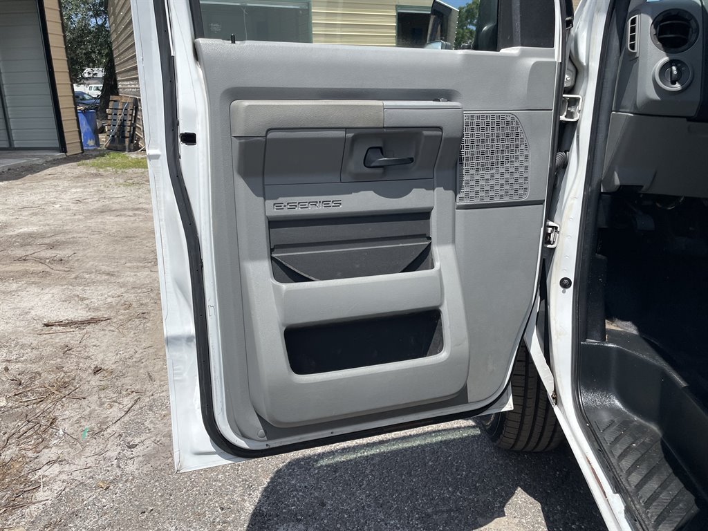 Used 2009 Ford E-250 and Econoline 250 Extended RWD image 30