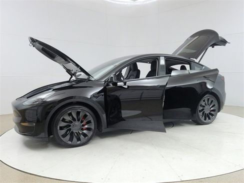 Used 2023 Tesla Model Y Performance image 10