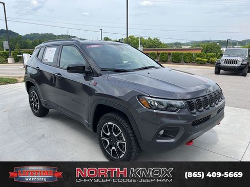 Used 2024 Jeep Compass Trailhawk AWD/4WD image 30