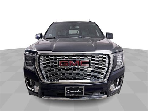 Used 2021 GMC Yukon XL SLT w/ SLT Premium Package image 3