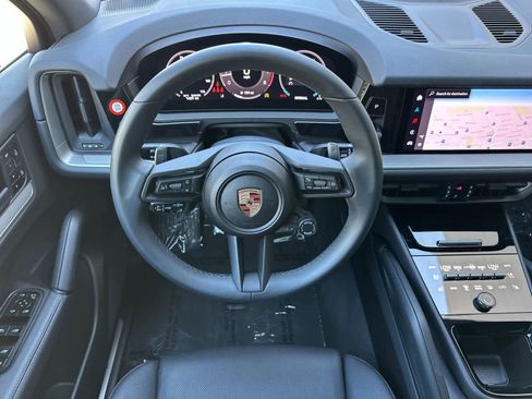 Used 2025 Porsche Cayenne image 15