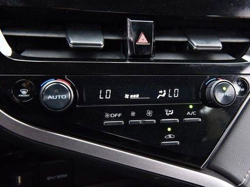 Used 2024 Toyota Camry SE image 14