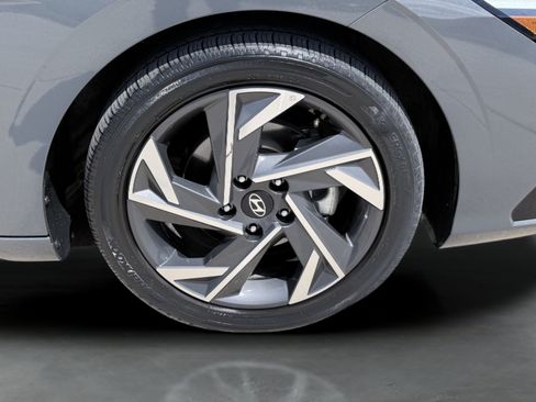 Used 2025 Hyundai Elantra SEL FWD image 8