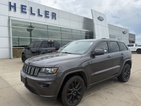 Used 2021 Jeep Grand Cherokee Altitude AWD/4WD image 3