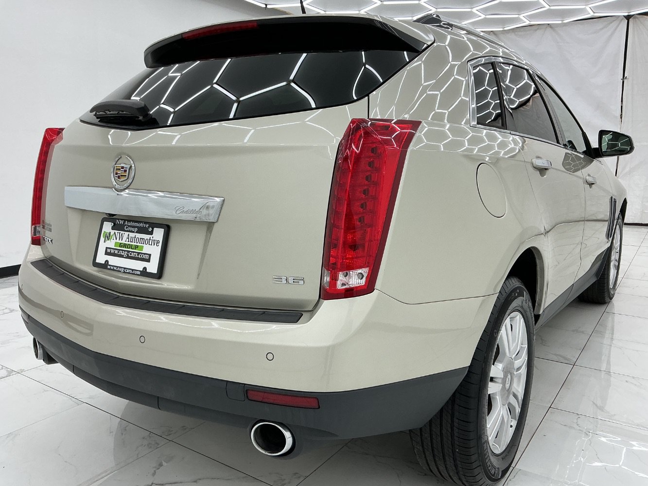 Used 2014 Cadillac SRX Luxury w/ Driver Awareness Package FWD image 8