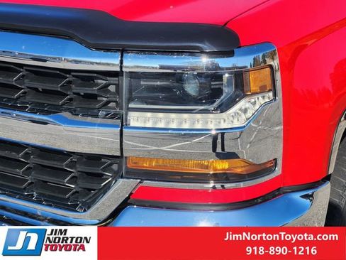 Used 2018 Chevrolet Silverado 1500 LT w/ Texas Edition image 11