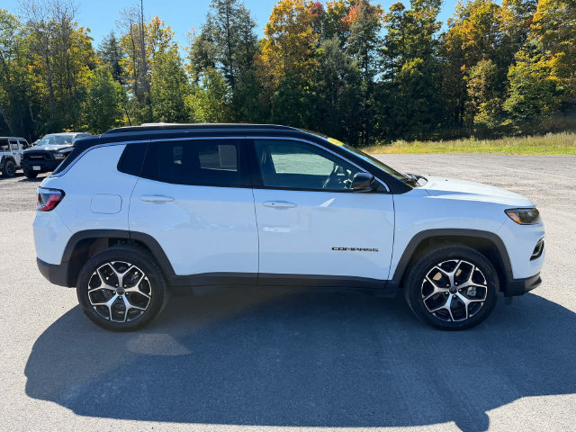 Used 2025 Jeep Compass Limited AWD/4WD image 6