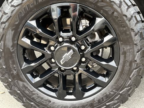 Used 2025 Chevrolet Silverado 2500 LT w/ Trail Boss Package AWD/4WD image 8