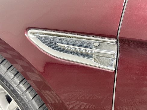 Used 2018 Ford Taurus Limited image 28