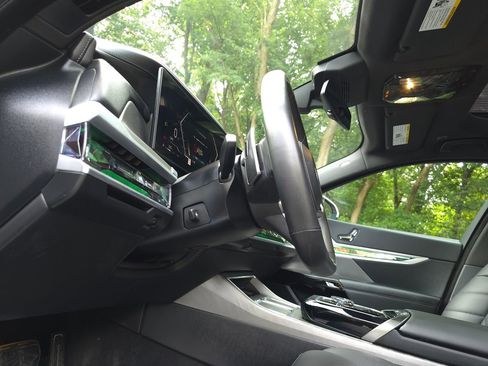 Used 2023 BMW 740i image 34