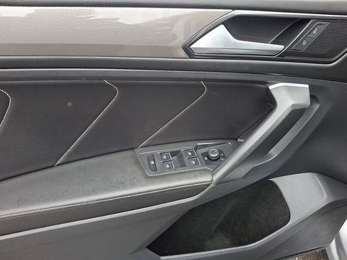 Used 2022 Volkswagen Tiguan SE image 15