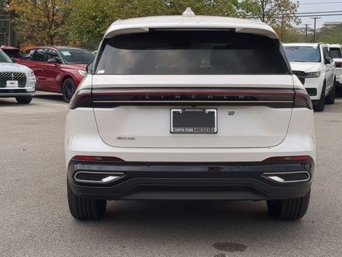 New 2026 Lincoln Nautilus Premier image 4