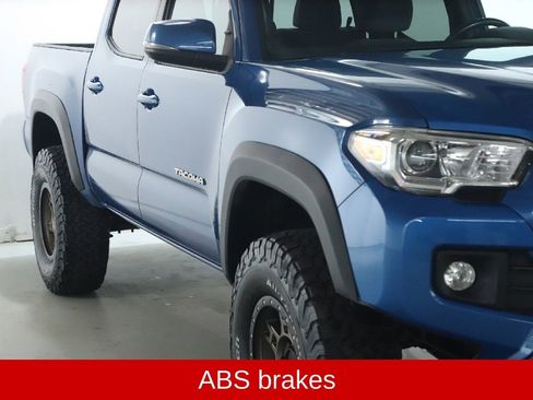 Used 2017 Toyota Tacoma TRD Off-Road w/ Premium & Technology Package image 10