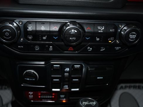 Used 2019 Jeep Wrangler Unlimited Rubicon w/ Cold Weather Group image 40