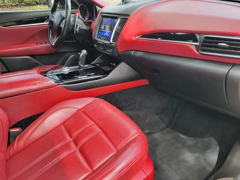 Used 2018 Maserati Levante GranSport image 9