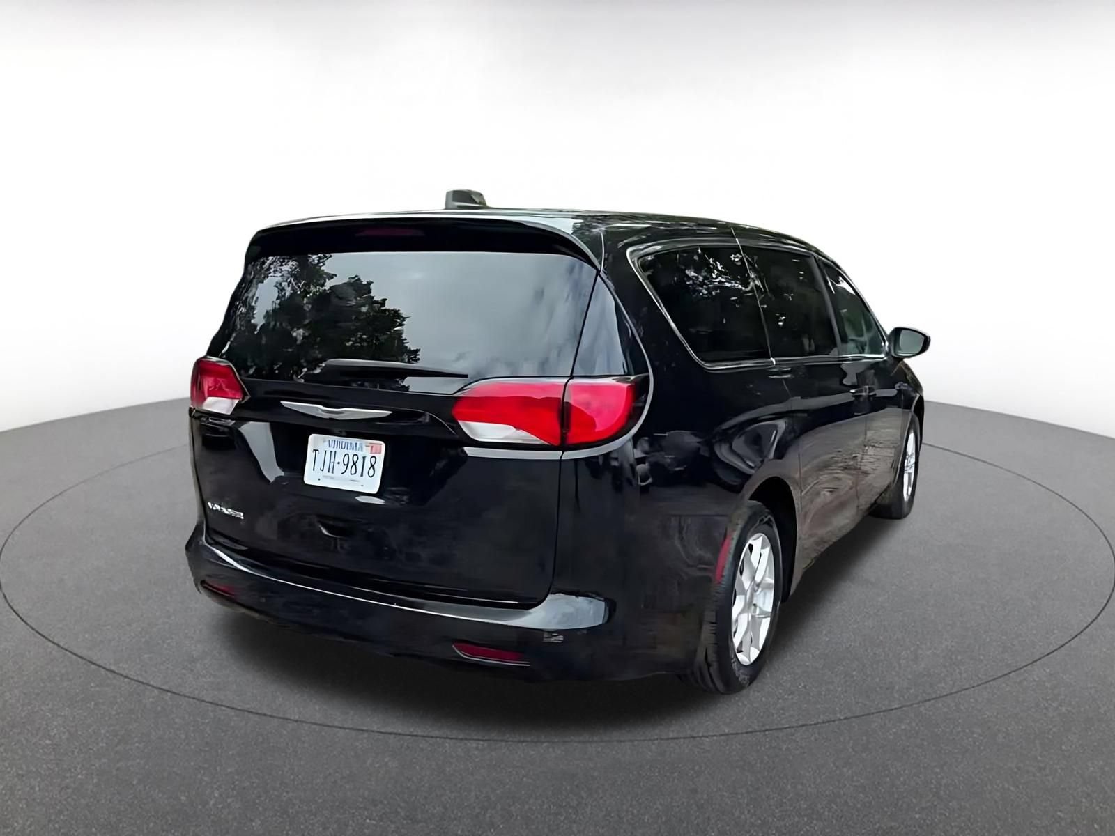 Used 2024 Chrysler Voyager LX FWD image 13