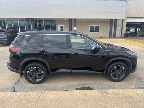 Used 2024 Nissan Rogue SV FWD image 4