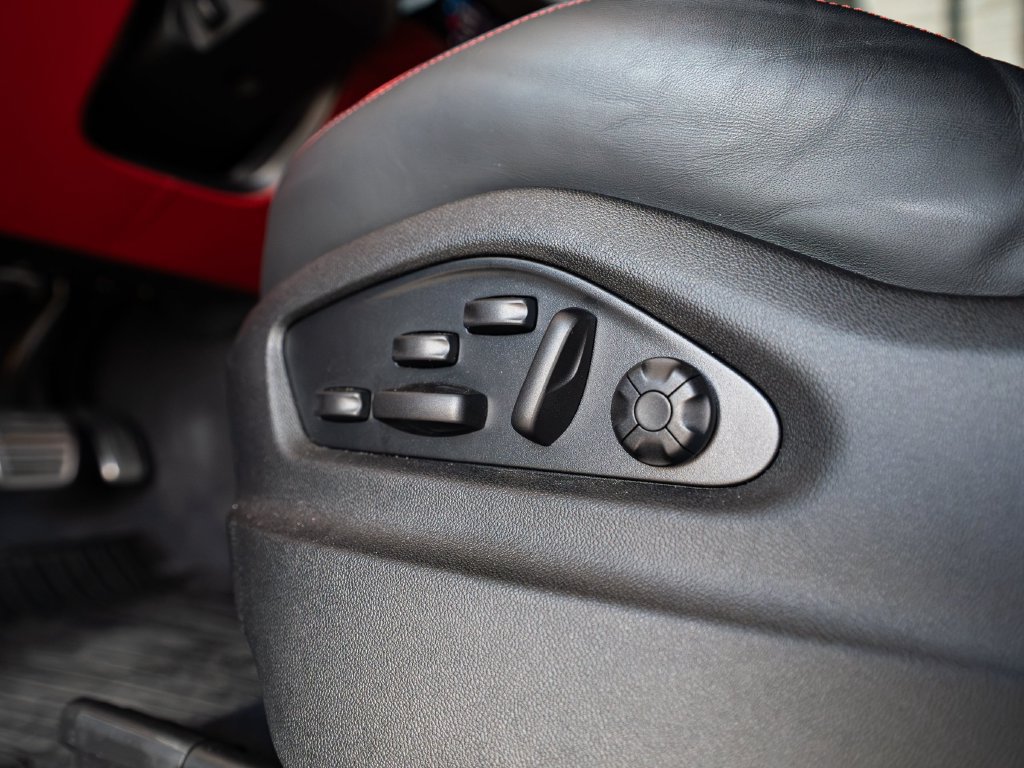Certified 2025 Porsche Cayenne GTS AWD/4WD image 14