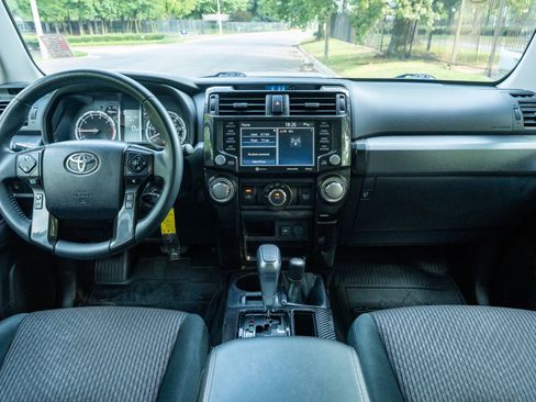 Used 2020 Toyota 4Runner TRD Off-Road AWD/4WD image 17