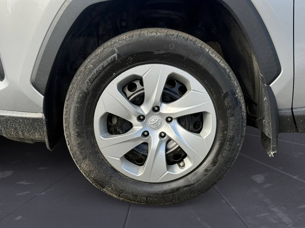 Used 2022 Toyota RAV4 LE AWD/4WD image 15