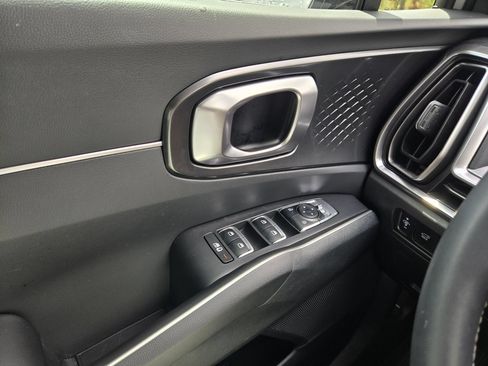 Used 2025 Kia Sorento EX w/ Panoramic Sunroof Package FWD image 21