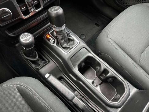 Used 2022 Jeep Wrangler Unlimited Sport AWD/4WD image 30