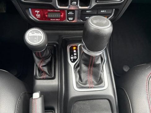 Used 2023 Jeep Wrangler Unlimited Rubicon w/ LED Lighting Group AWD/4WD image 32