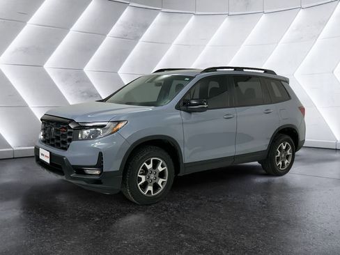 Used 2023 Honda Passport TrailSport image 3