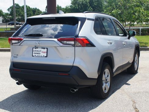 Used 2024 Toyota RAV4 XLE w/ Convenience Package FWD image 20