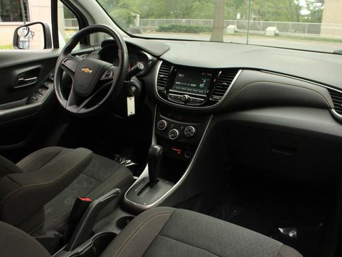 Used 2017 Chevrolet Trax LS AWD/4WD image 23