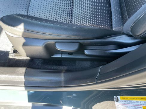 Used 2025 Chevrolet Trax LT w/ LT Convenience Package FWD image 22