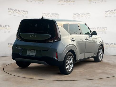Used 2025 Kia Soul LX w/ LX Technology Package FWD image 5