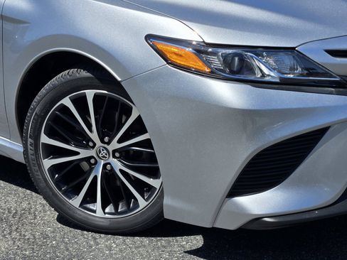 Used 2020 Toyota Camry SE FWD image 9