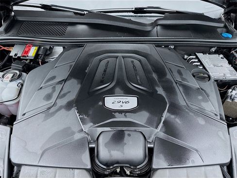 Used 2019 Porsche Cayenne S w/ Premium Plus Package image 33