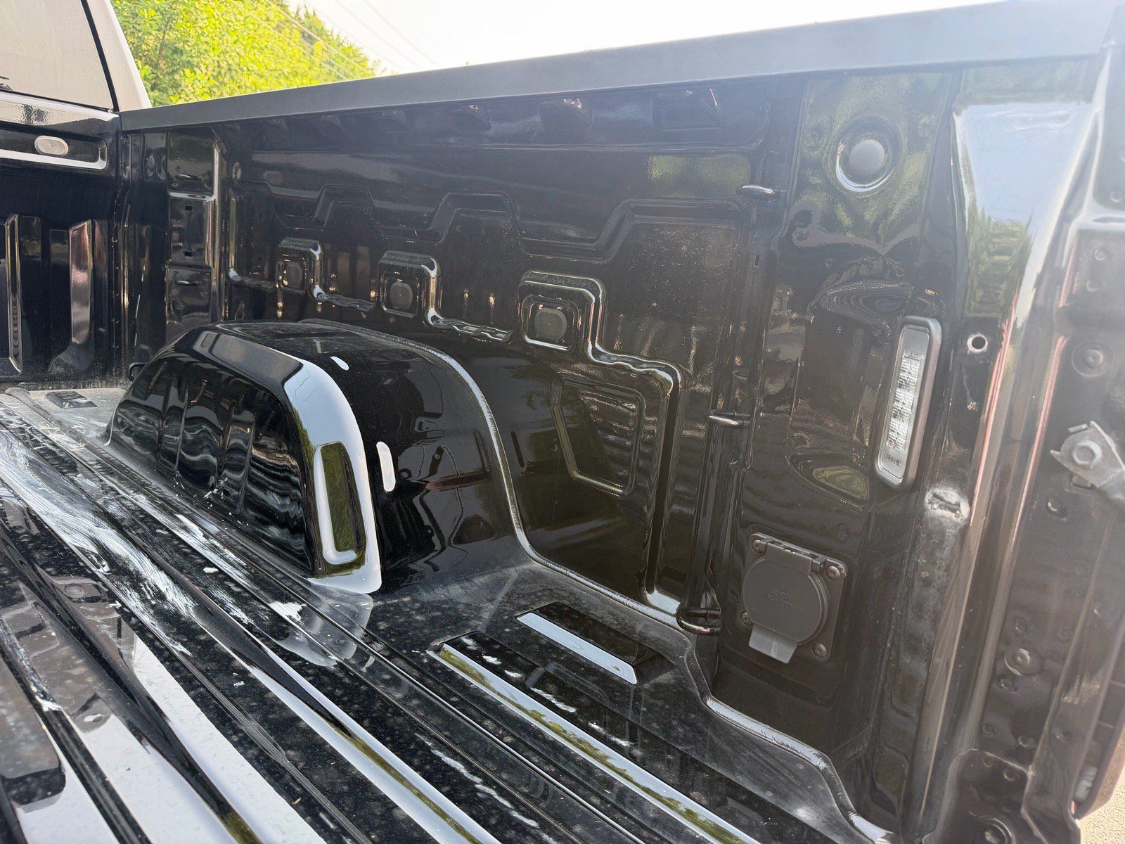 Used 2025 GMC Sierra 1500 SLT AWD/4WD image 21