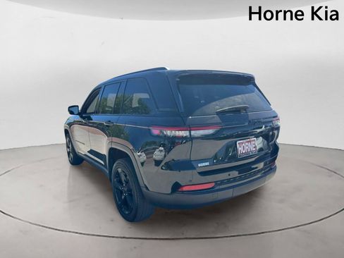 Used 2023 Jeep Grand Cherokee Altitude AWD/4WD image 5