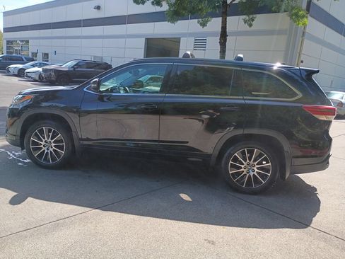 Used 2017 Toyota Highlander SE AWD/4WD image 7