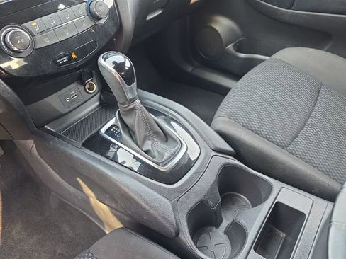 Used 2021 Nissan Rogue Sport S image 26