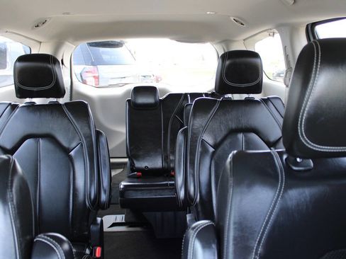 Used 2021 Chrysler Voyager Lxi image 14