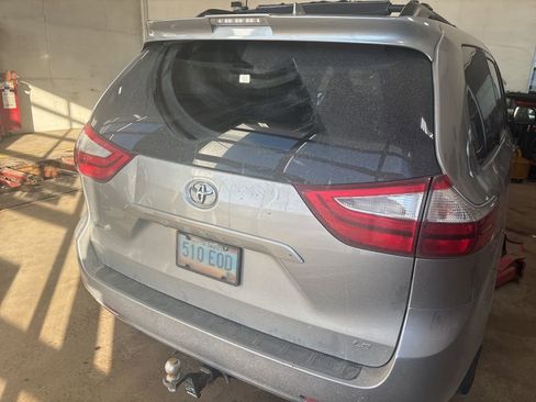 Used 2018 Toyota Sienna LE image 4