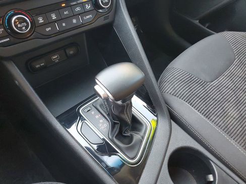 Used 2020 Kia Niro LXS image 30