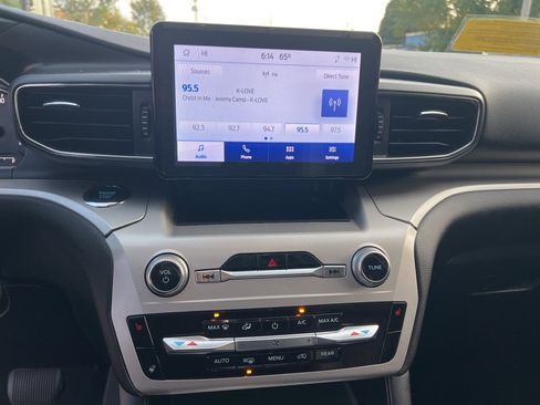 Used 2022 Ford Explorer XLT w/ Equipment Group 202A image 19