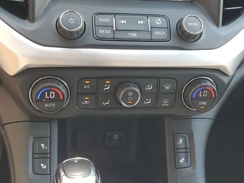 Used 2019 GMC Acadia SLT FWD image 16