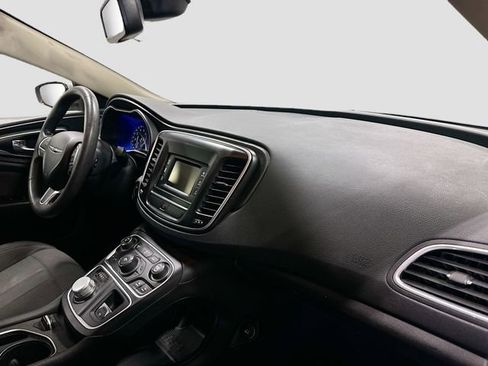 Used 2016 Chrysler 200 LX image 27